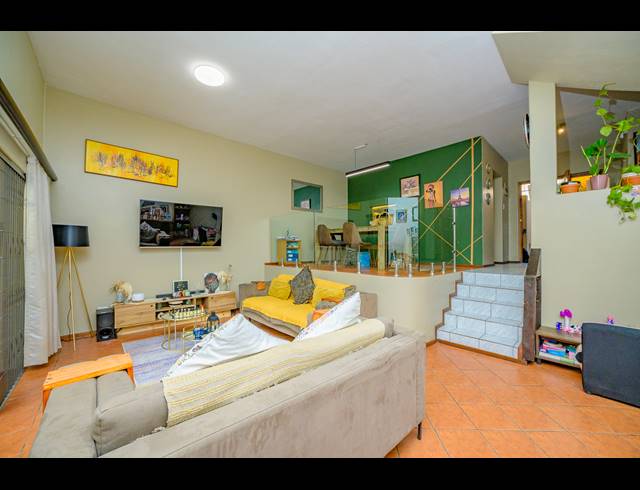 3 BEDROOM DUPLEX FOR SALE IN THE WOLDS